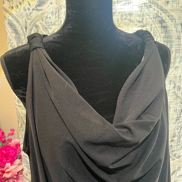 Elegant Black Dress with Pink Floral Design - Picture 4 of 5